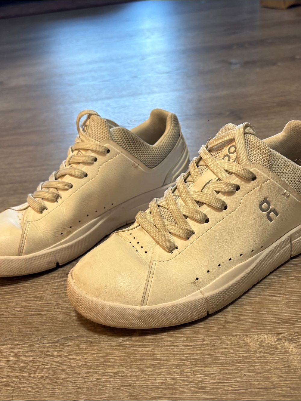 OnCloud Roger Sneakers in Cream/Tan